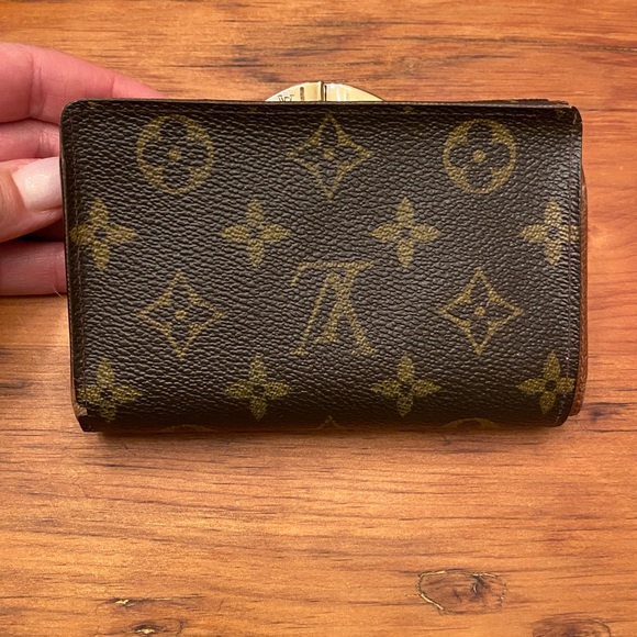Louis Vuitton Monogram Kisslock Wallet - Picture 3 of 16